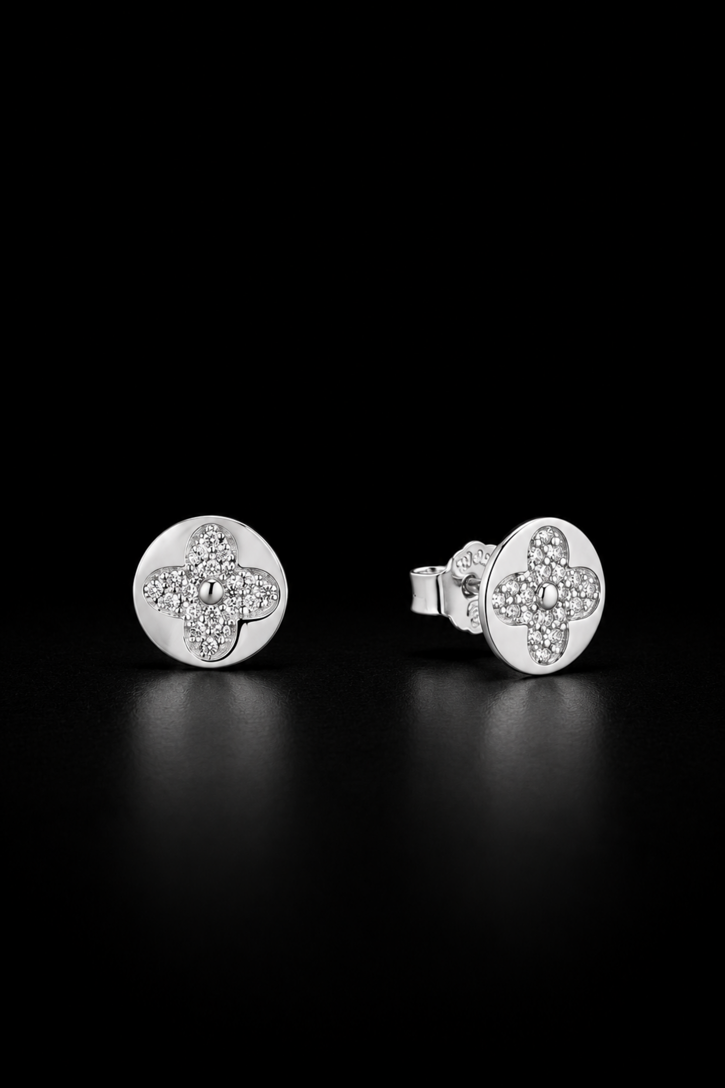 Kristallia_silver_925_quatrefoil_studs_black_1440x2160